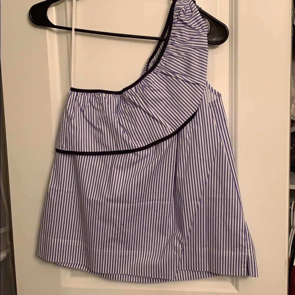 One shoulder top